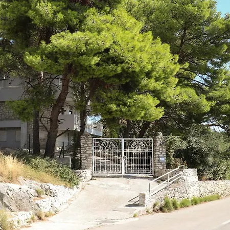 Casa De Verano - Penthouse In With The Private Garden * Трогир