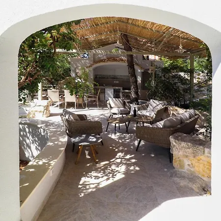 Casa De Verano - Penthouse In With The Private Garden Трогир