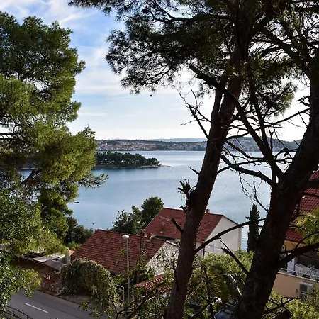 Casa De Verano - Penthouse In With The Private Garden Трогир