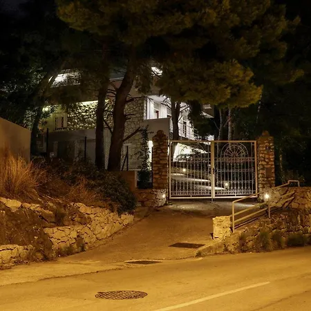 Casa De Verano - Penthouse In With The Private Garden * Трогир