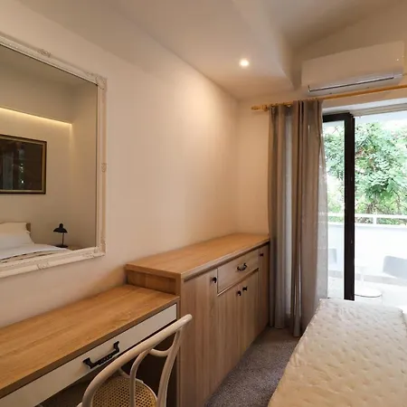 Casa De Verano - Penthouse In With The Private Garden Трогир