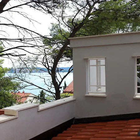 Casa De Verano - Penthouse In With The Private Garden Трогир