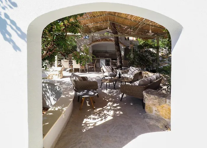 Casa De Verano - Penthouse In With The Private Garden Trogir