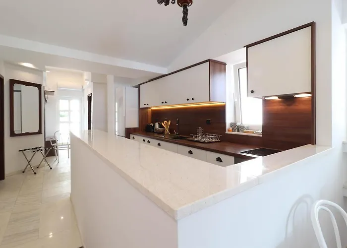 Casa De Verano - Penthouse In With The Private Garden Trogir