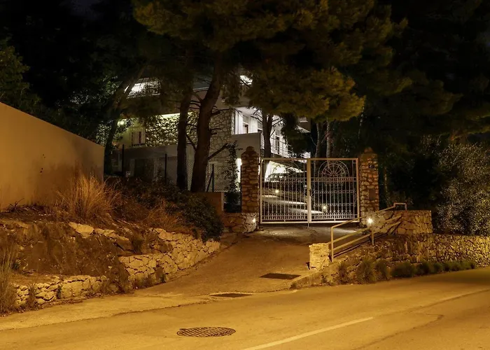 Casa De Verano - Penthouse In With The Private Garden * Trogir