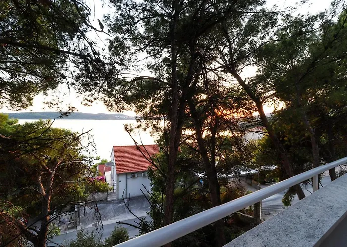 Casa De Verano - Penthouse In With The Private Garden Apartmán Trogir