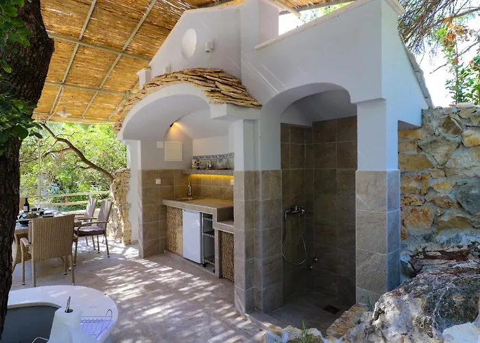 Casa De Verano - Penthouse In With The Private Garden Trogir